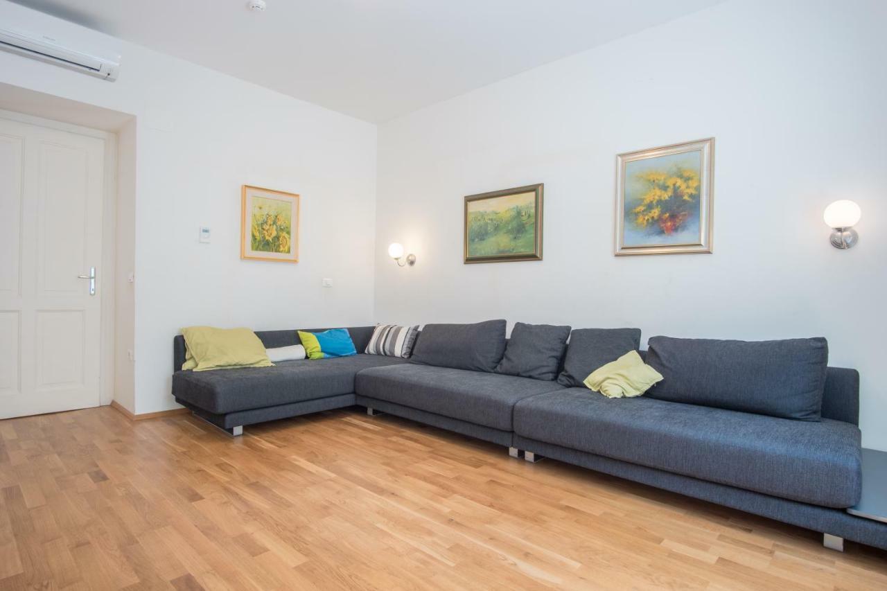 Luxury Central Apartment リュブリャナ エクステリア 写真